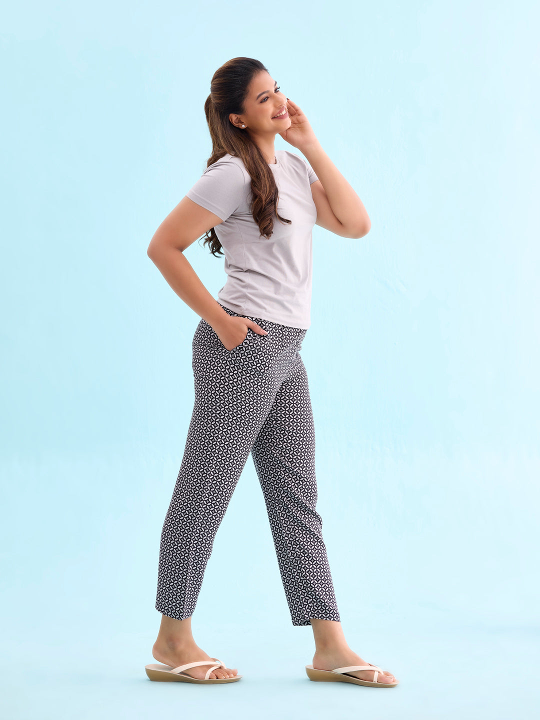 Women Printed Blacks Mid Rise Viscose Lounge Pants