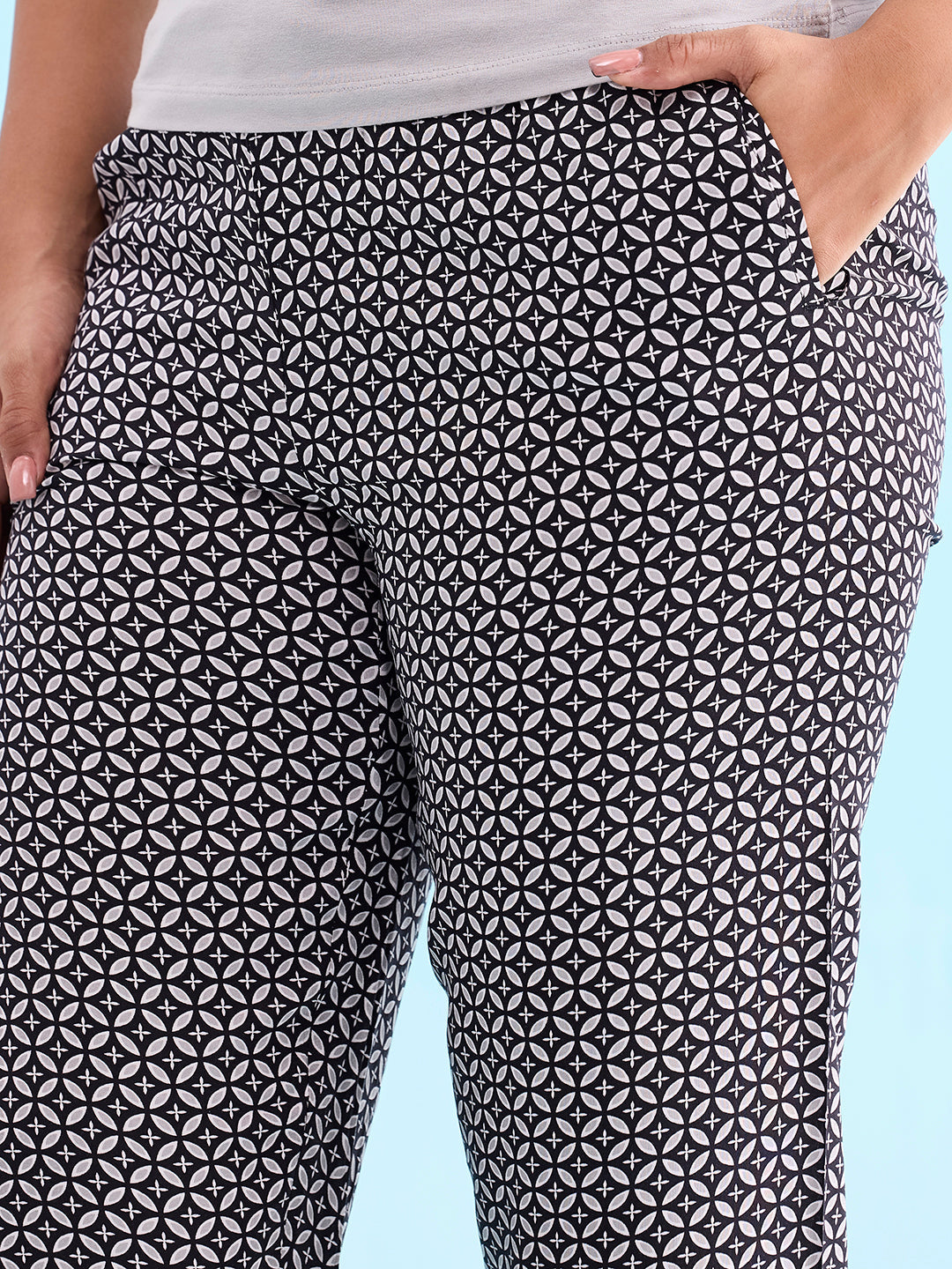 Women Printed Blacks Mid Rise Viscose Lounge Pants