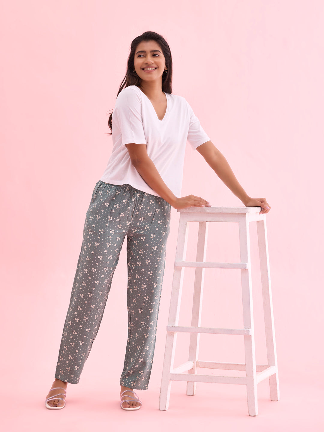 Women Printed Green Woven Viscose Mid Rise Lounge Pants