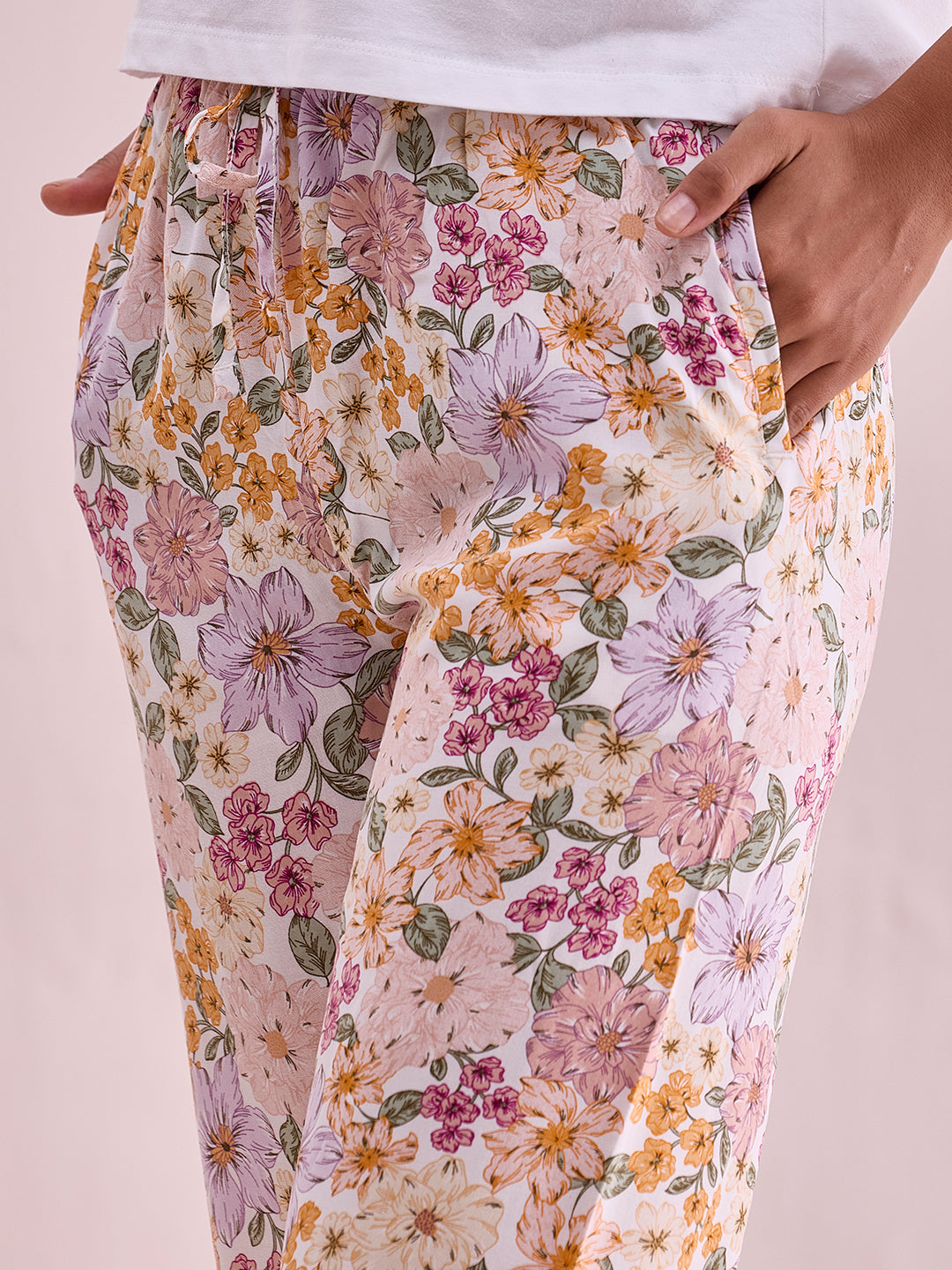 Women Printed Whites Woven Viscose Lounge Pants