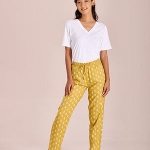 Women Printed Yellow Woven Mid Rise Viscose Lounge Pants