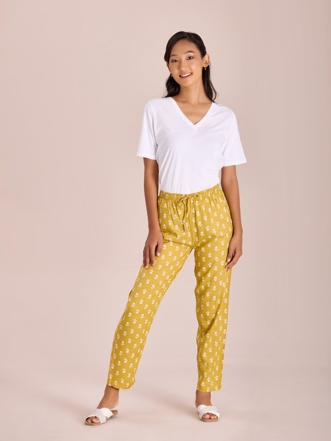 Women Printed Yellow Woven Mid Rise Viscose Lounge Pants
