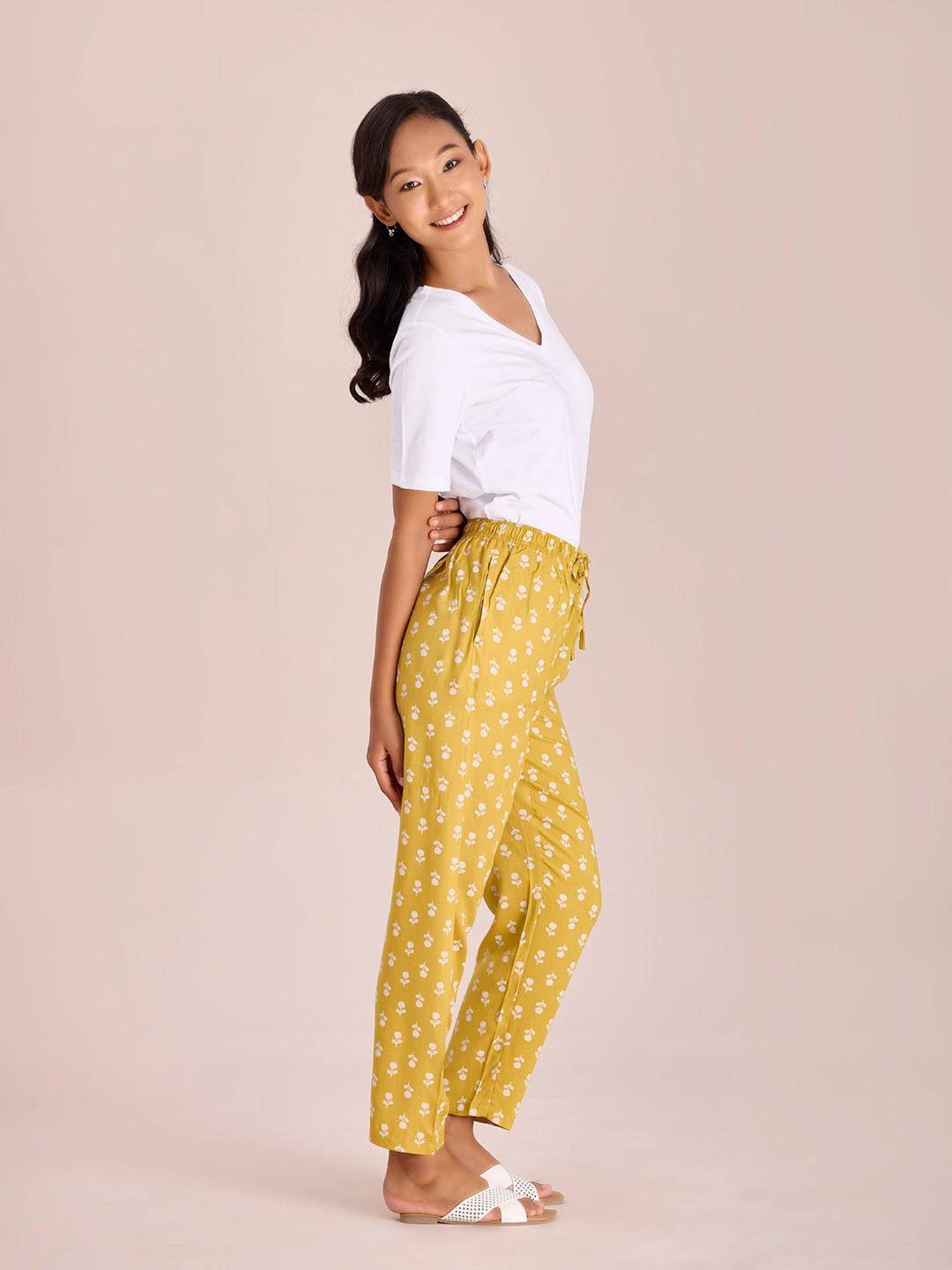 Women Printed Yellow Woven Mid Rise Viscose Lounge Pants