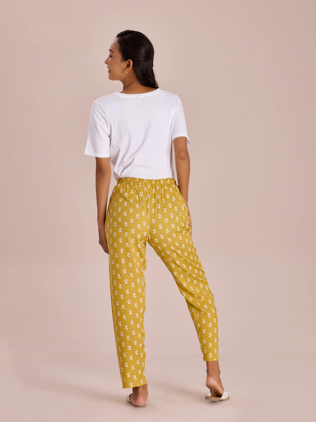 Women Printed Yellow Woven Mid Rise Viscose Lounge Pants
