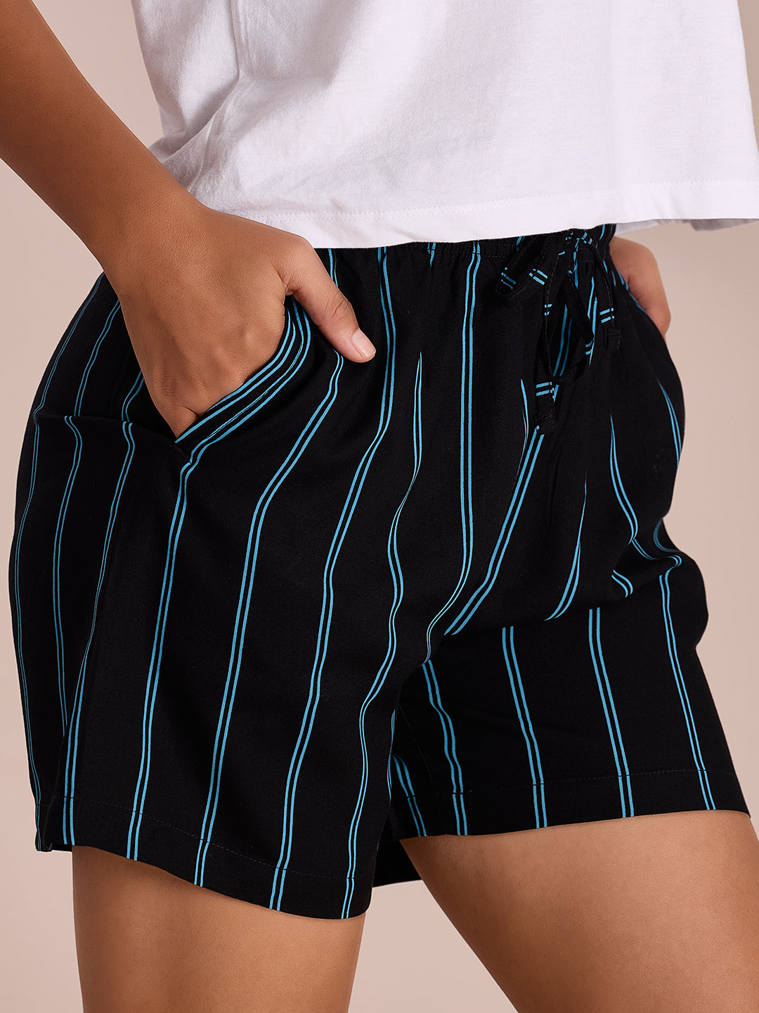 Women Printed Black Mid Rise Viscose Lounge Shorts
