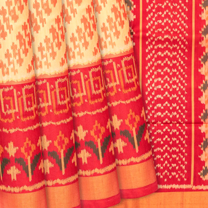 Cream Handloom Rajkot Patola Silk Saree With Floral Motifs-Cream