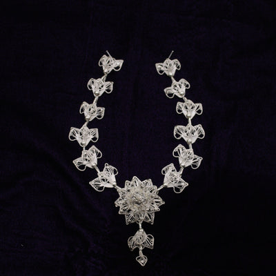 Floral Shape Silver Filigree Necklace With Earring Set