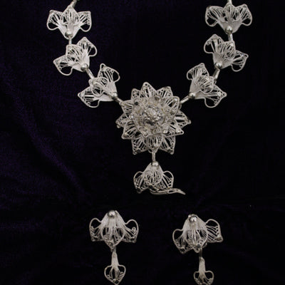 Floral Shape Silver Filigree Necklace With Earring Set