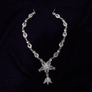 Silver Filigree Necklace Set With 1 Pair of Earrings Set