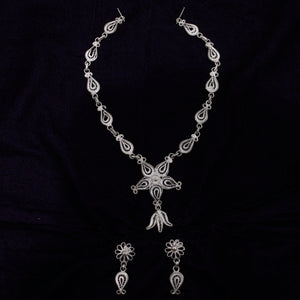 Silver Filigree Necklace Set With 1 Pair of Earrings Set