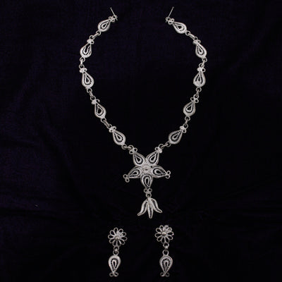 Silver Filigree Necklace Set With 1 Pair of Earrings Set