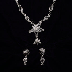 Silver Filigree Necklace Set With 1 Pair of Earrings Set