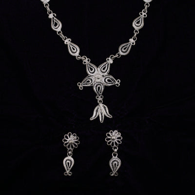 Silver Filigree Necklace Set With 1 Pair of Earrings Set