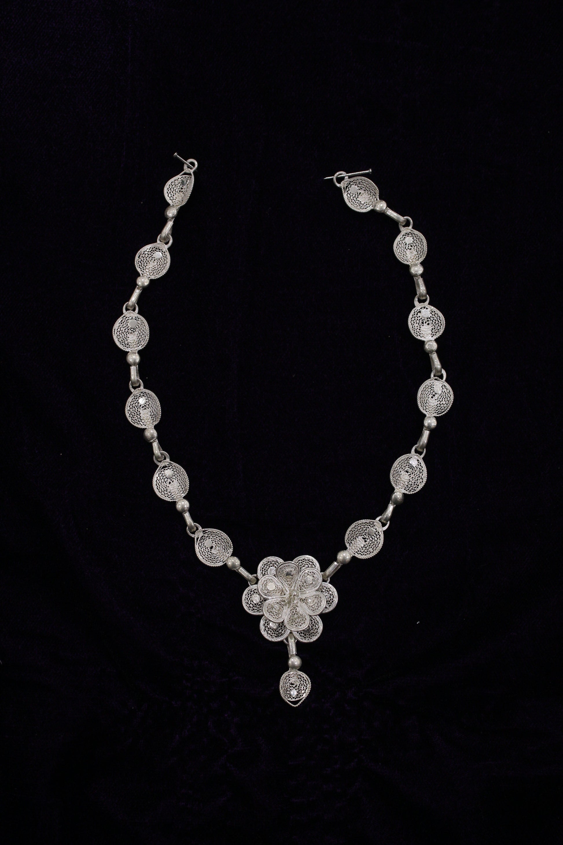 Floral Silver Filigree Necklace With Earring Set