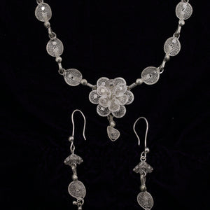 Floral Silver Filigree Necklace With Earring Set