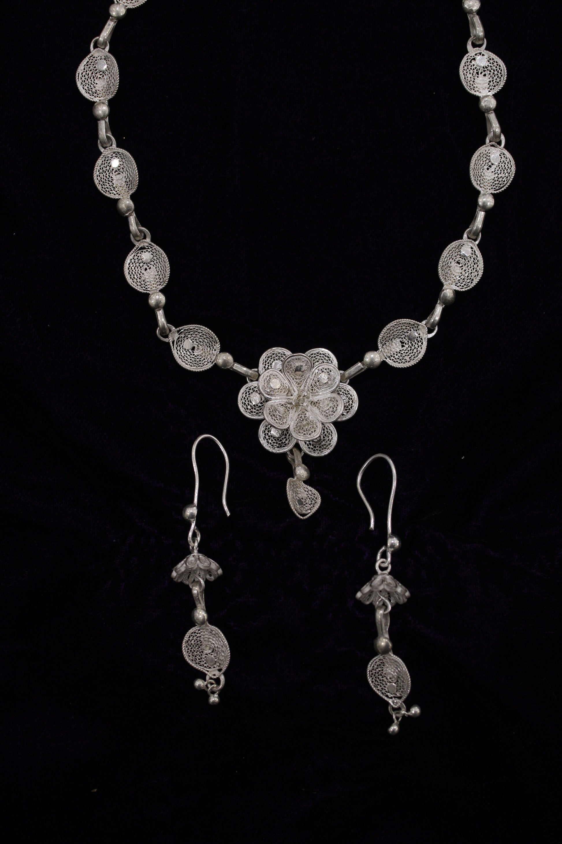 Floral Silver Filigree Necklace With Earring Set