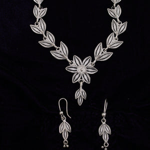 Silver Filigree Floral Necklace With Earring Set