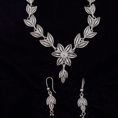 Silver Filigree Floral Necklace With Earring Set