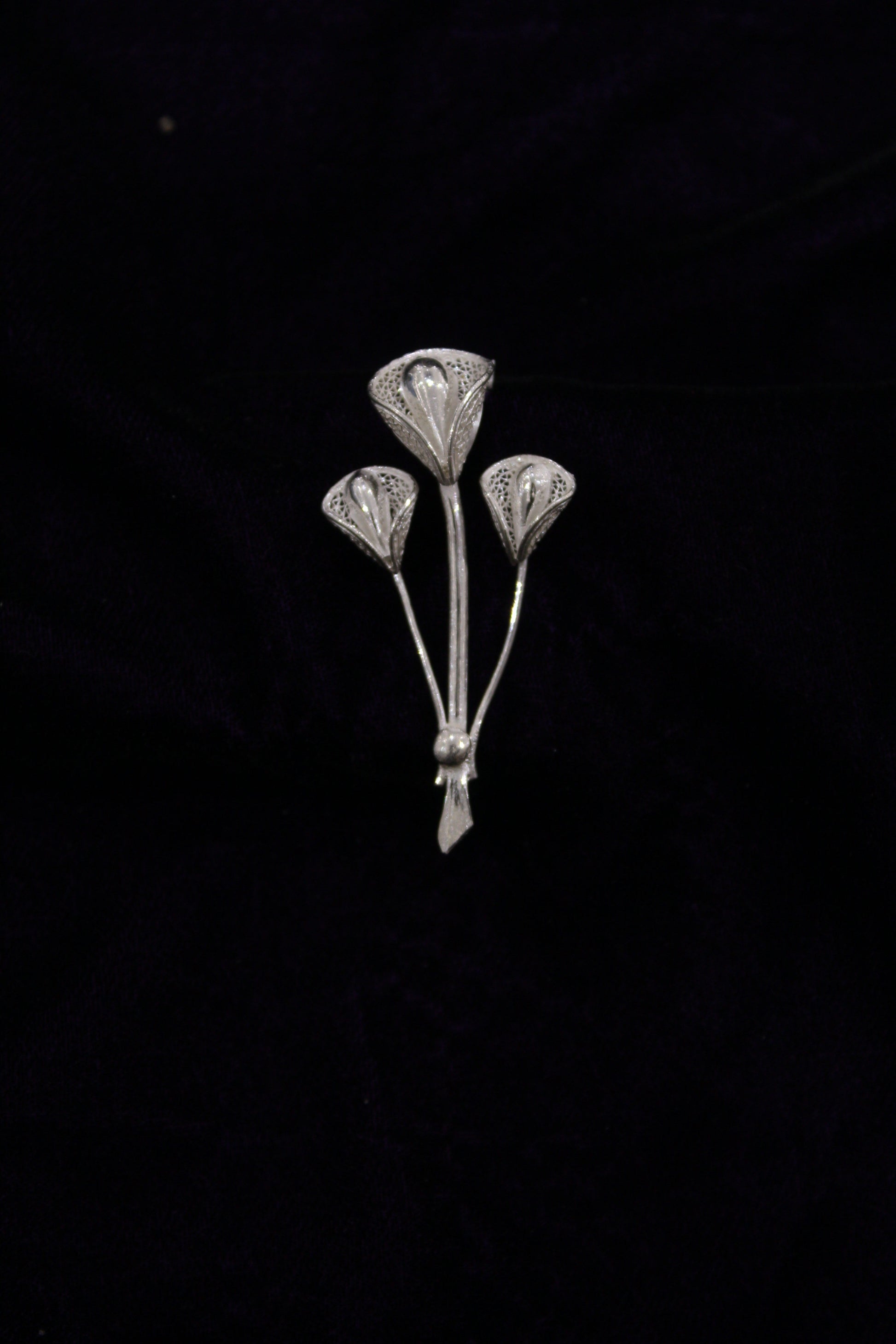 Bouquet Designer Silver Filigree Saree Pin