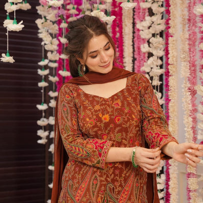 Caramel classic heavy embroidered suit set