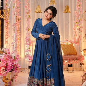 Embellished blue suit set