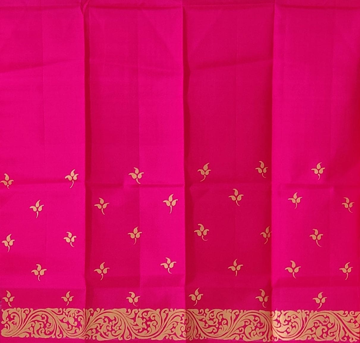 Royal Pink Swan Hand-Painted Pattachitra Saree