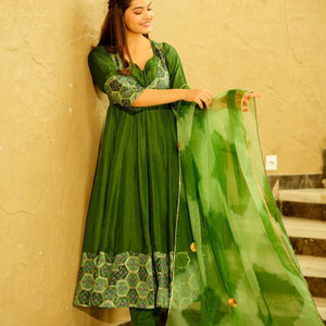 SEAWEED GREEN SILK EMBROIDERED SUIT SET