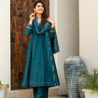 Minimal Bloom Muslin Suit Set