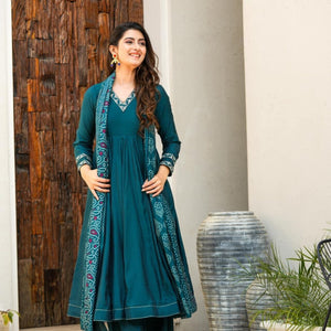 Minimal Bloom Muslin Suit Set