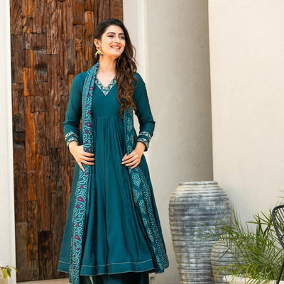 Minimal Bloom Muslin Suit Set