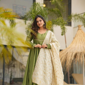 Pista green cosmos suit set