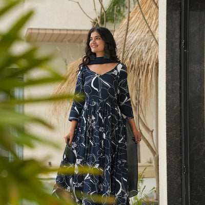 Nibedita linear suit set