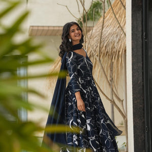 Nibedita linear suit set