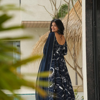 Nibedita linear suit set