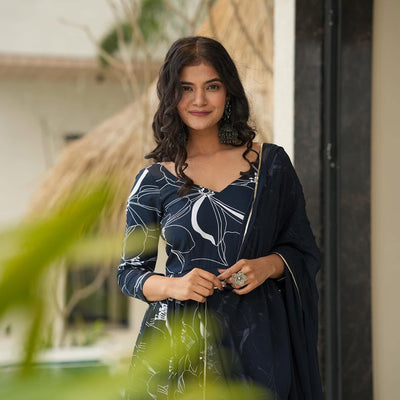 Nibedita linear suit set
