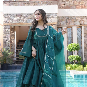 Alluring green chanderi suit set