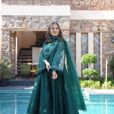 Alluring green chanderi suit set