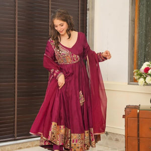 Eeswari silk heavy suit set