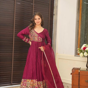 Eeswari silk heavy suit set