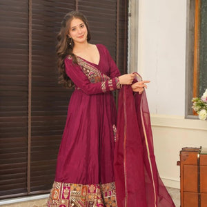 Eeswari silk heavy suit set