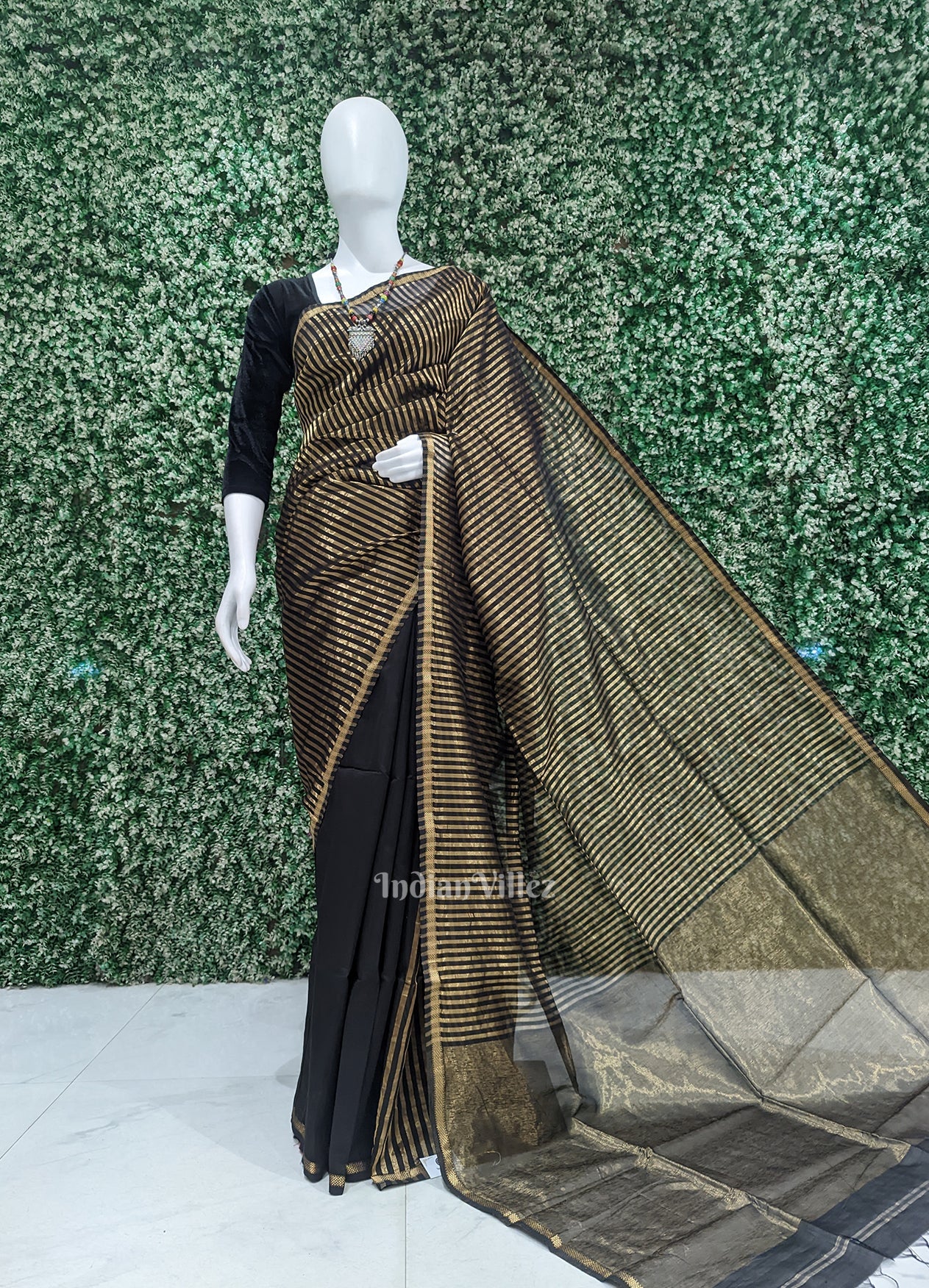 Black Stripped Maheshwari Pure Silk Cotton Maheshwari Saree with Zari Work