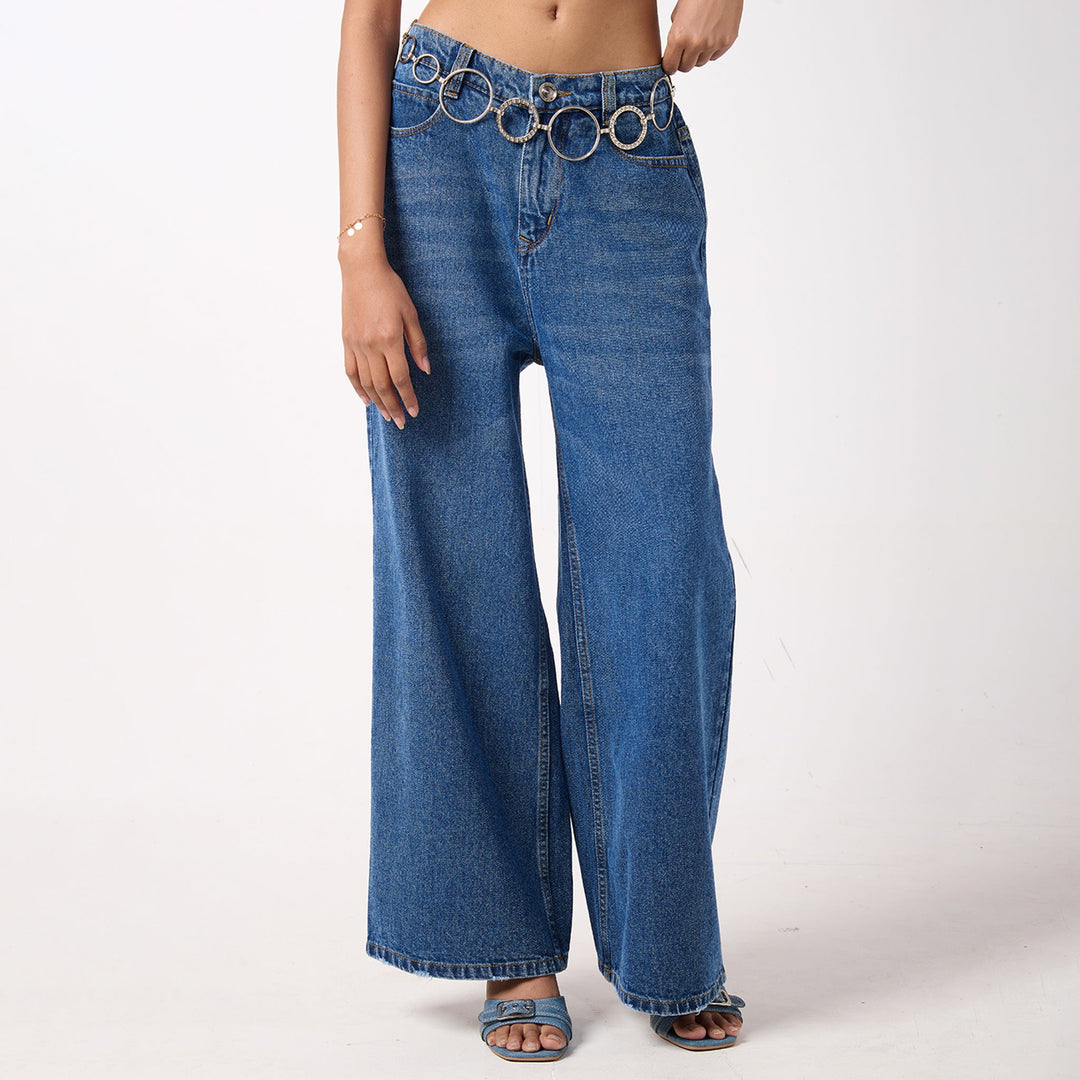 Baggy Jeans & Square Neck Top