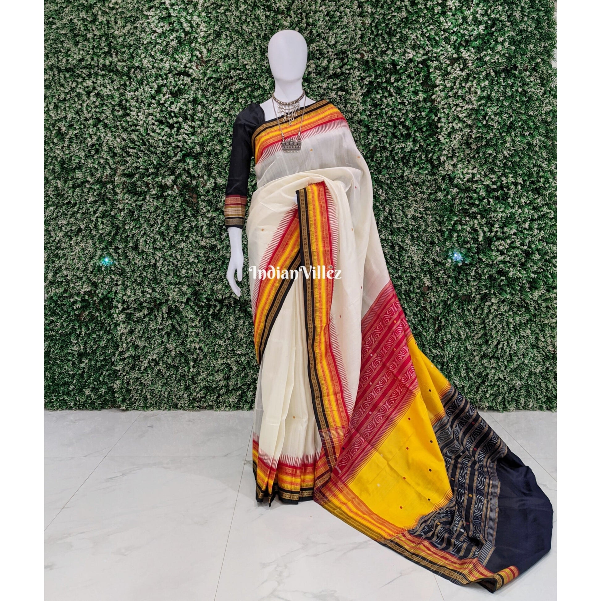 White Kathiphera Ikat Odisha Handloom Khandua Silk Saree