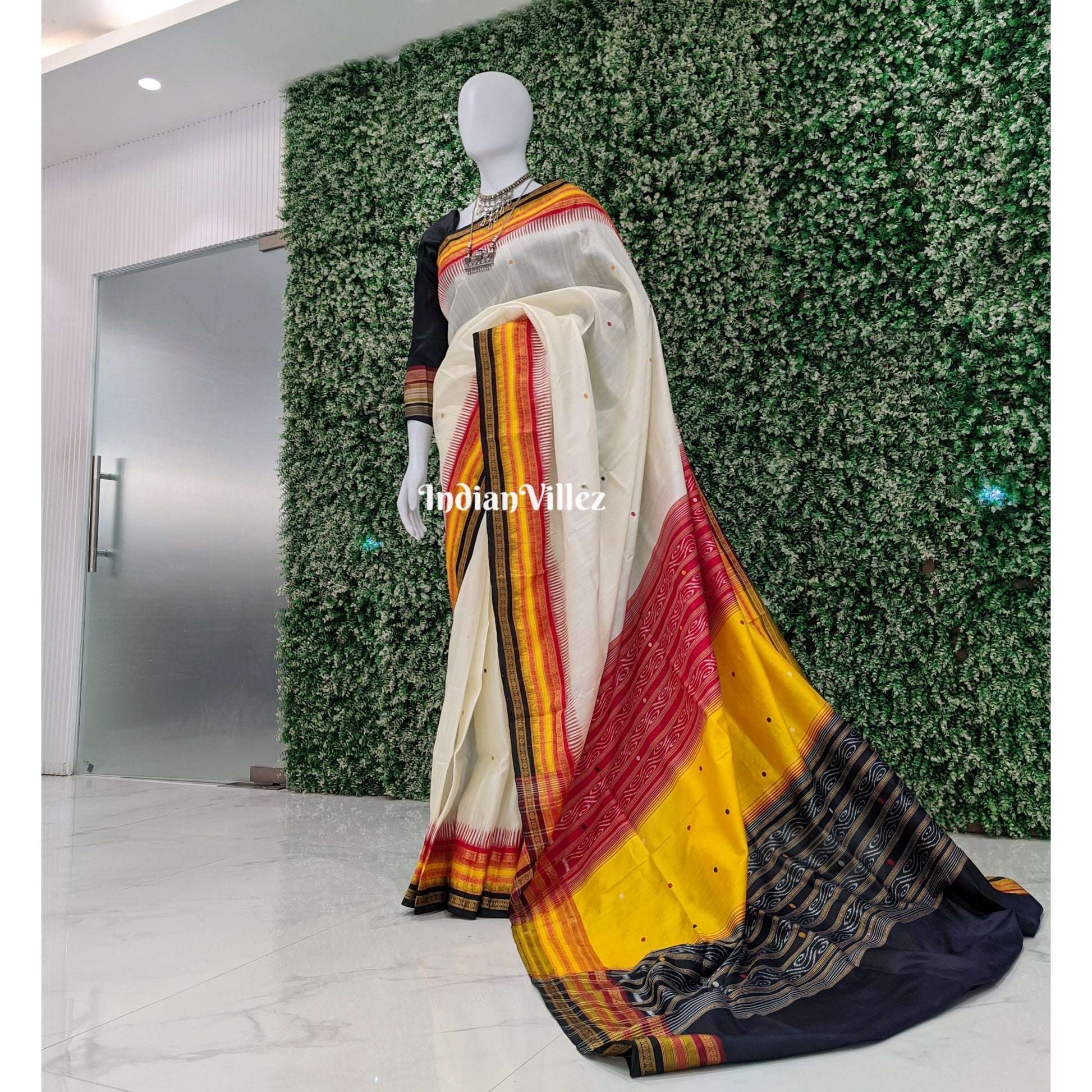 White Kathiphera Ikat Odisha Handloom Khandua Silk Saree