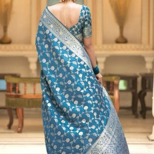 Rama Banarasi Silk Saree With Blouse Piece