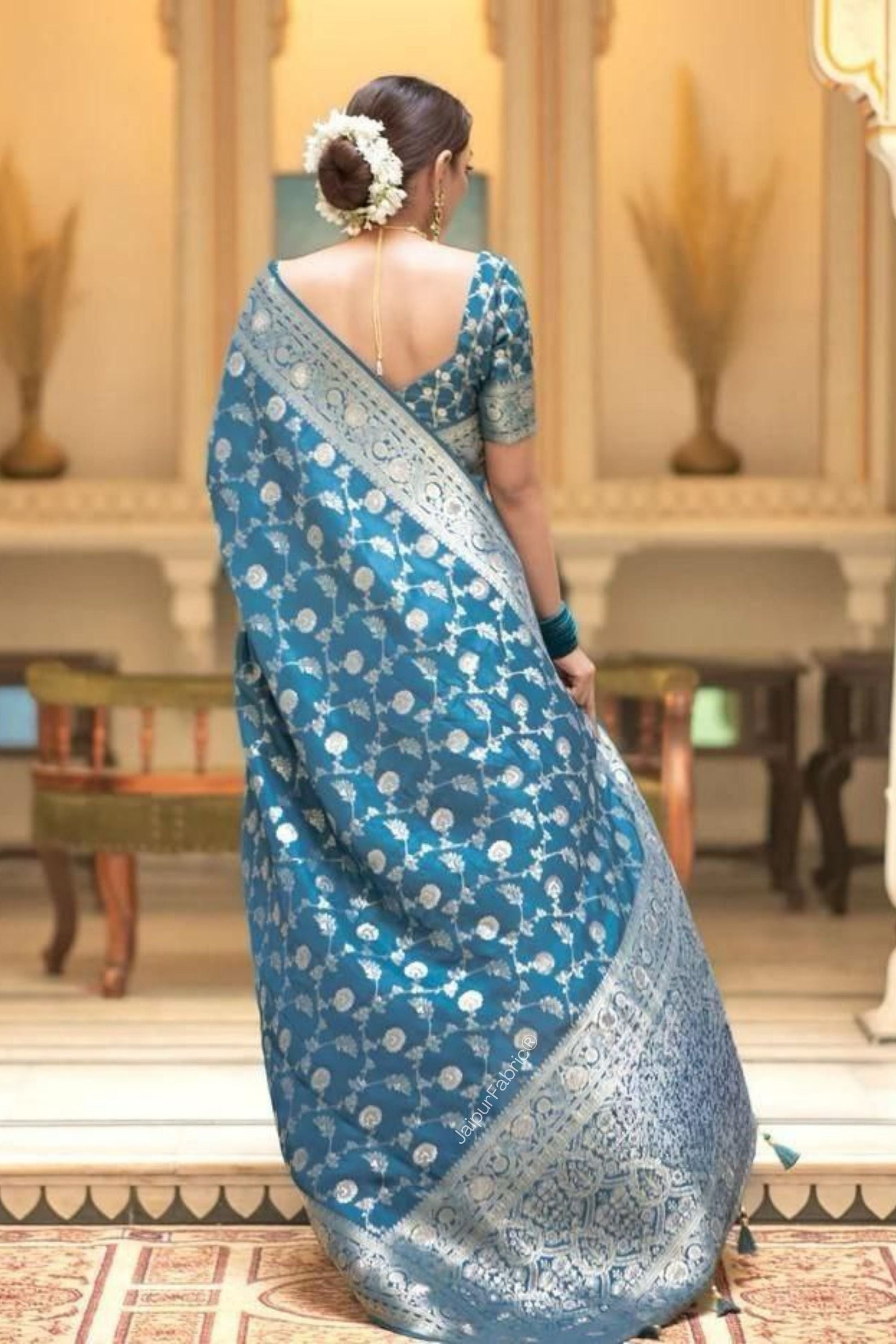 Rama Banarasi Silk Saree With Blouse Piece