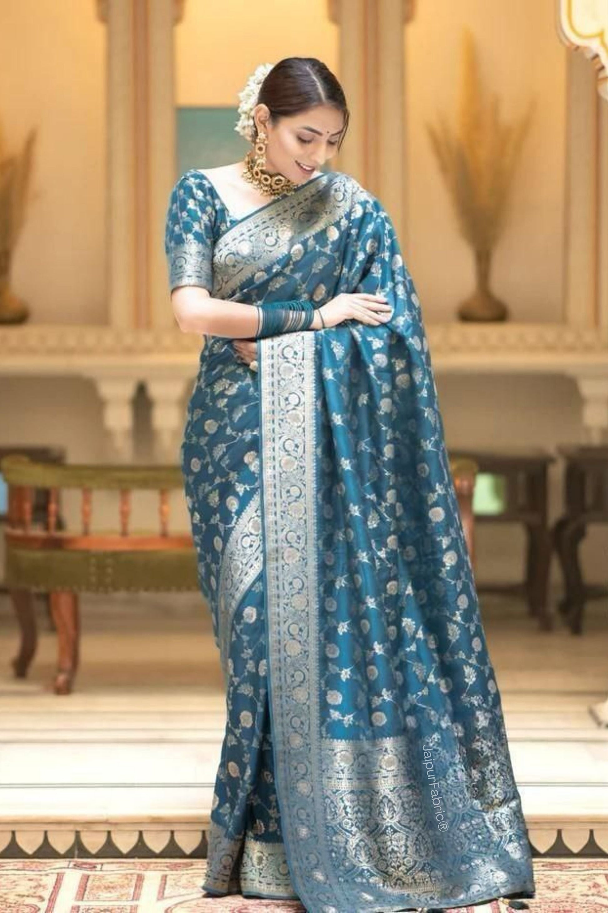 Rama Banarasi Silk Saree With Blouse Piece