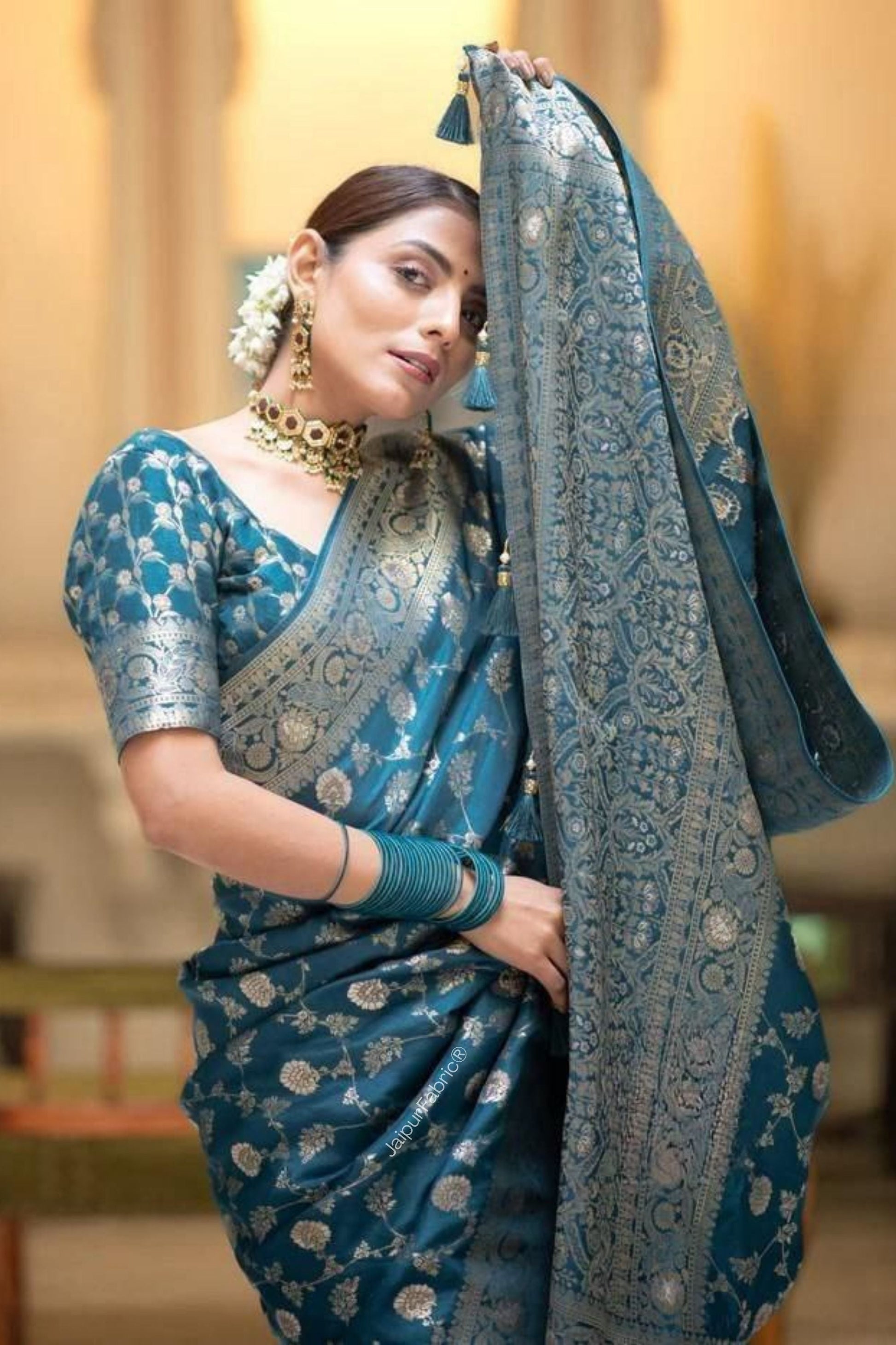 Rama Banarasi Silk Saree With Blouse Piece