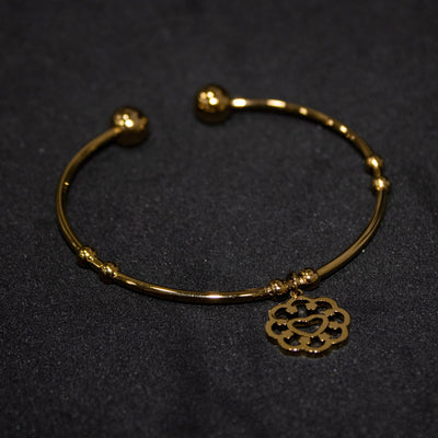 Royal Gold hanging heart Premium Bracelet For Women