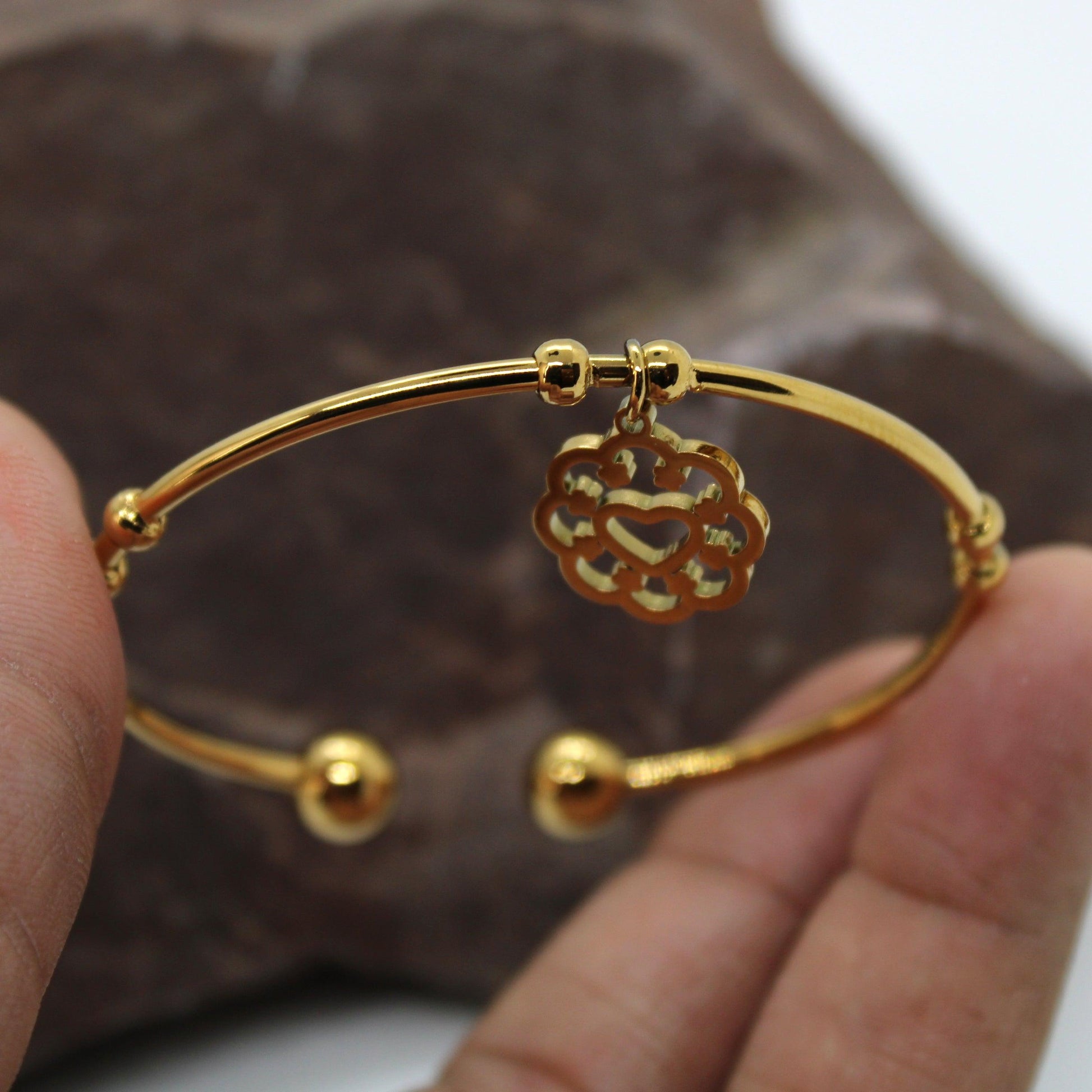 Royal Gold hanging heart Premium Bracelet For Women